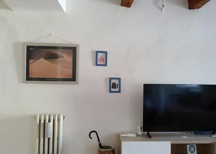 La Rondine Apartment *