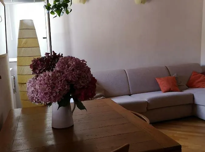 La Rondine Apartment *