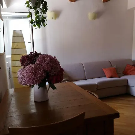 La Rondine Apartment *